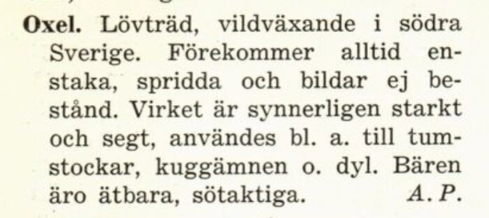 Text om oxelträd från "Nya lantmannens bok", 1949. Beskriver utseende, egenskaper och användningsområden, samt nämner ätbara bär.