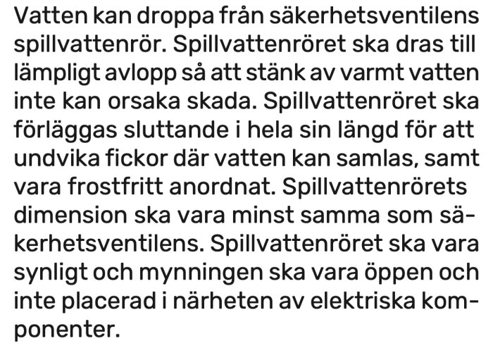 Instruktioner för installation av spillvattenrör från säkerhetsventil på varmvattenberedare, inklusive vinkling och frostfri placering.