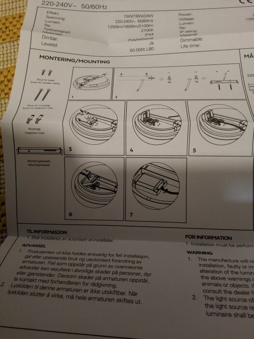 Instruktionsmanual för montering av taklampa, med bilder som visar installationssteg och specifikationer som effekt, spänning och IP-klassificering.