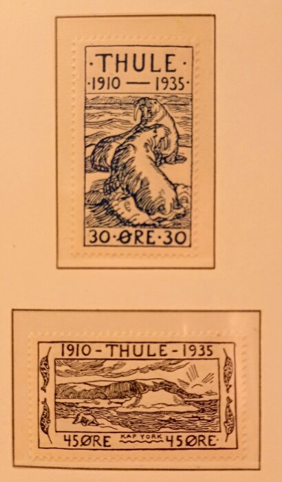 Frimärken från 1910-1935 dedikerade till Thule på Grönland, med motiv av en valross och Kap York-landskapet.