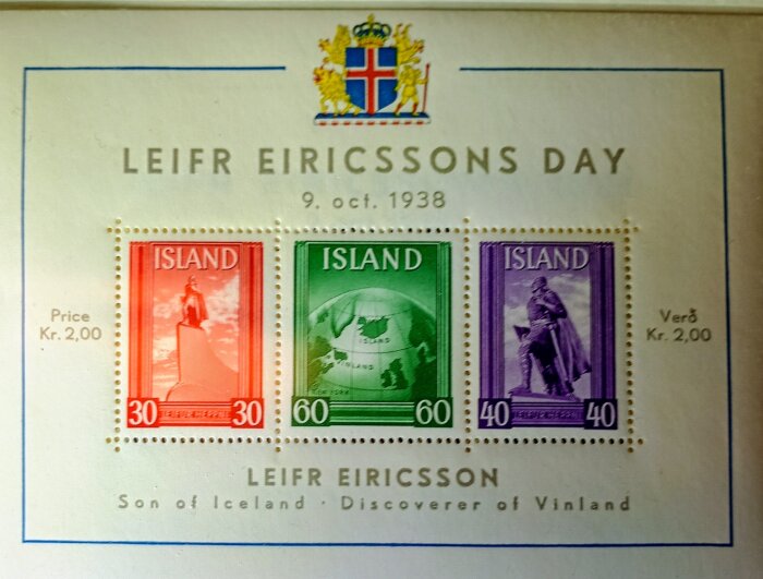 Tre isländska frimärken från 1938 firar Leif Eriksson, med motiv av hans staty och en karta över Vinland.