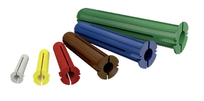 Flerfärgade plastpluggar i olika storlekar, inklusive vit, gul, röd, brun, blå och grön, för användning i byggkonstruktioner.