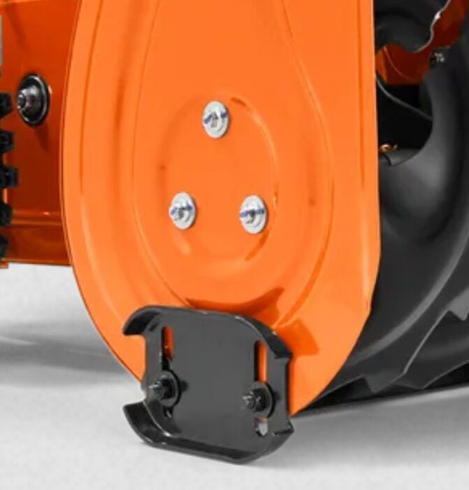 Snöslungans orange metallsida med svarta justerbara medar avbildade närbild.