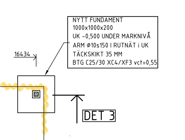 Ritning av nytt fundament för taklyft, visar yttermått, armeringsdetaljer och placering i hörn, med tegelfasad markerad i gult.