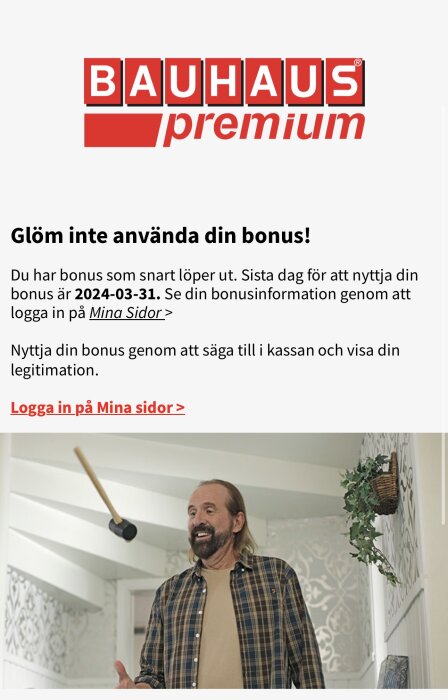 Man i rutig skjorta kastar en klubba i luften inomhus, Bauhaus logga syns ovanför och text om bonus som snart löper ut.