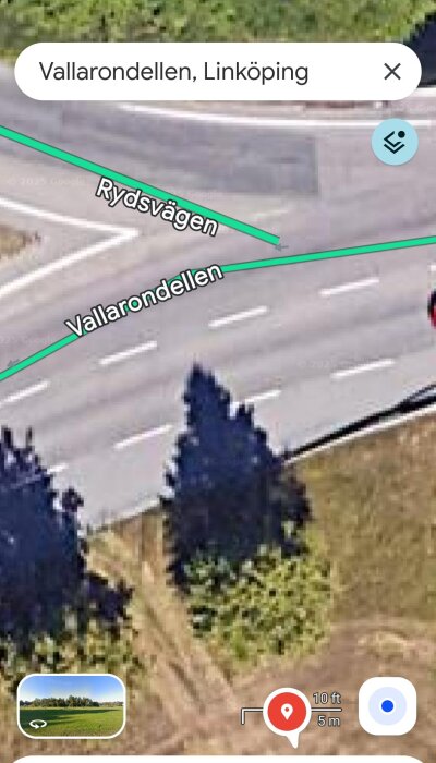 Satellitbild av Vallarondellen i Linköping, där Rydsvägen möter den trefiliga rondellen.