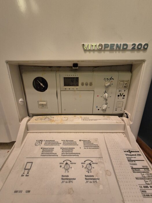 Vitopend 200 panna med display som visar 41°C, knappar och inställningar för temperaturkontroll.