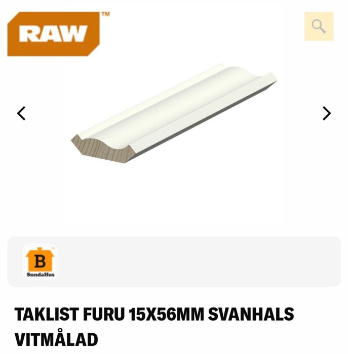 Vitmålad taklist av furu, 15x56mm, svanhalsdesign från RAW.