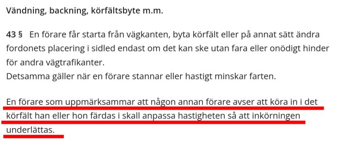 Textutdrag från Trafikförordningen 43 § om skyldighet att underlätta för körfältsbyte, med markerad text om hastighetsanpassning.
