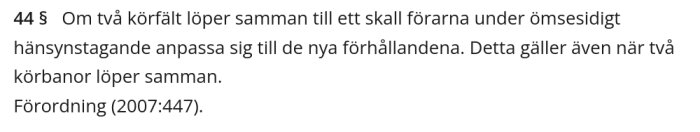 Text från förordning (2007:447) om regler för förare när två körfält eller körbanor löper samman.