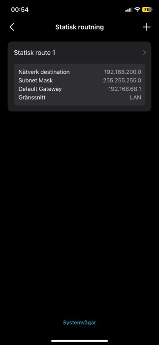 Skärmbild av statisk router-inställning på mobil, visar destination 192.168.200.0, subnet mask 255.255.255.0, gateway 192.168.68.1.