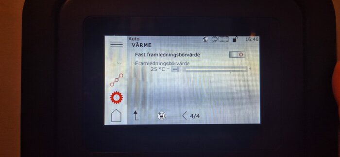 Display av Thermia Calibra visar fast framledningsbörvärde, inställt på 25 °C.