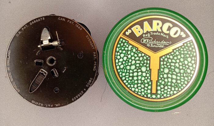 Färgbandspole för Underwood 5 skrivmaskin med märket Barco, innehållande patentskyddad design och text på metall- och plastdelar.