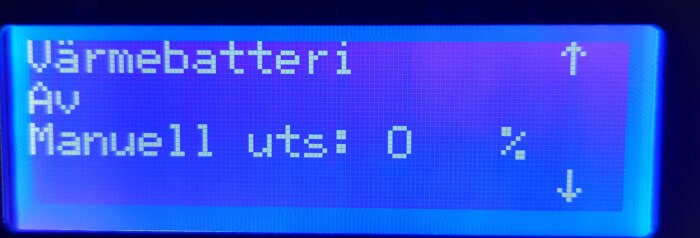 Display visar status för värmebatteri som "Av" och manuell utsläpp på 0%.
