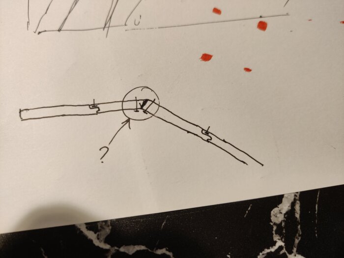 Skiss av två takskivor med klickfogar och en rund inringning vid hörnbytet, markerad med en fråga och fråga om skarvlösning.