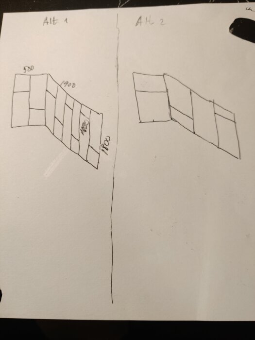 Skiss av två alternativa layoutar för badrumstak med Huntonit-skivor, märkta Alt 1 och Alt 2, med dimensioner och placering av takplattor.