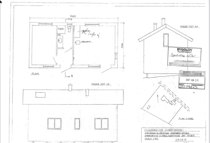 Handritad bygglovsritning för nybyggnad av gäststuga med planlösning, fasadvy och situationsplan. Stämplad 20 september 2007.
