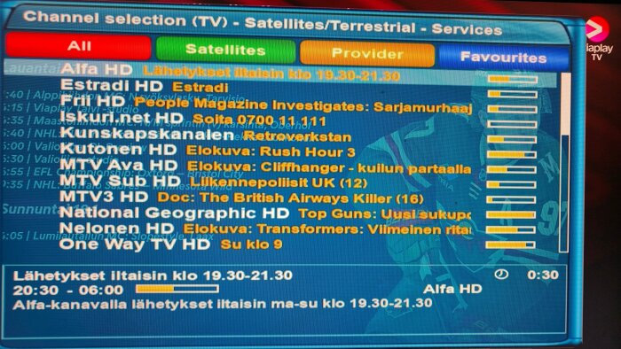 TV-menyn visar olika HD-kanaler med programtitlar, tidsinställningar och en kategoriflik ("Satellites"/"All").