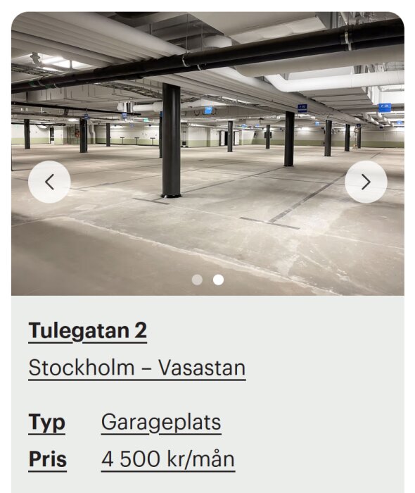 Tomt garage vid Tulegatan 2 i Stockholm, Vasastan. Betonggolv och pelare synliga. Kostar 4500 kr/månad.
