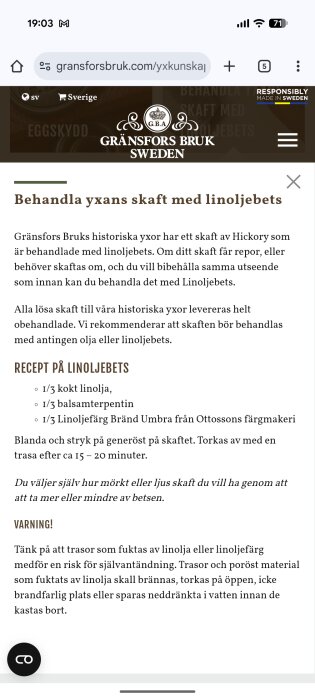 Bild av en artikelsida på Gränsfors Bruks webbplats med instruktioner för att behandla yxskaft med linoljebets, inklusive recept och varningstext.