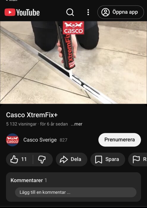 Person applicerar Casco XtremFix+ lim på en duschprofil i en video.