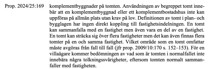 Bild av text från proposition 2024/25:169 om definition av tomt och regler för bygglovsbefriade komplementbyggnader i Sverige.