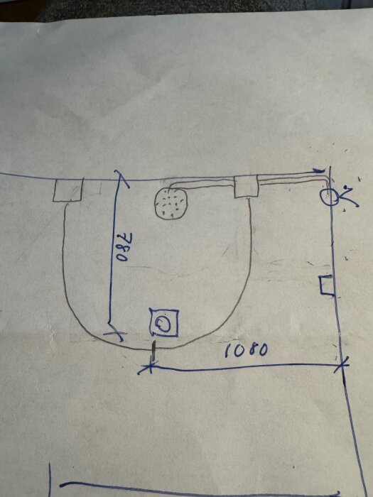 Ritning av en U-formad dusch med måtten 760 x 1080 mm, återger placering för duschmunstycke och två inåtsvängande dörrar i badrumsdesign.