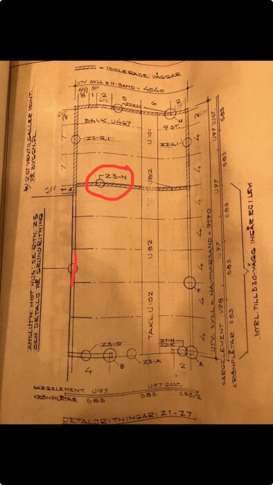Ritning av garage och förråd med markerad innervägg Z3-N som planeras för rivning; röd streck visar dörrplacering.
