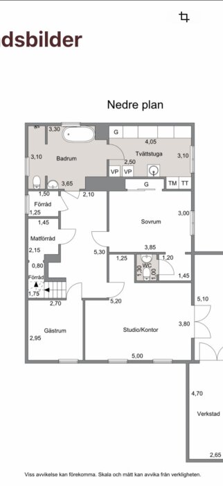 Planskiss av nedre plan för ett hus, med markerade rum som badrum, gästrum och studio/kontor.
