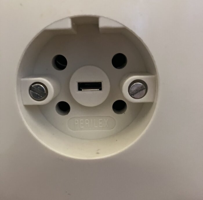 Perilex-uttag med fem hål, används för att ansluta elektriska spisar.
