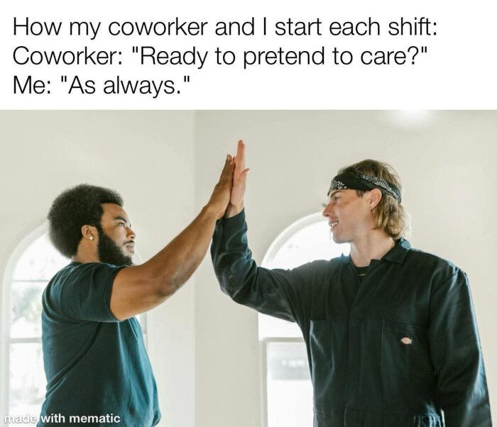 Två personer ger varandra en high-five framför ett fönster, med text ovan om att låtsas bry sig på jobbet.