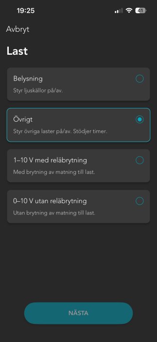 Appinställningar för laststyrning i Plejd, visar alternativ som belysning och övrigt. Valda alternativet är "Övrigt".