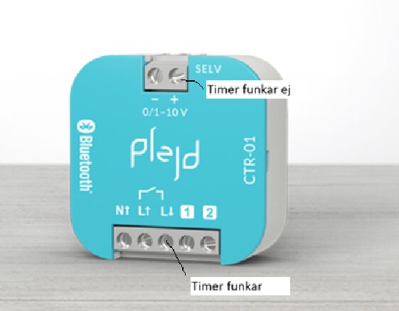 Plejds CTR-01 enhet med markerade utgångar där "+" och "-" ej stödjer timer och "L" pil utgång stöder timerfunktion enligt text.
