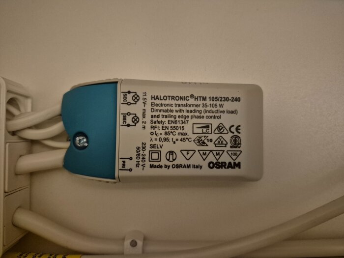 Elektronisk transformator från Osram, modell HALOTRONIC HTM 105/230-240, specificerad för 35-105 W.
