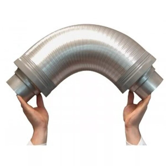 Två händer håller i ett stort böjligt ventilationsrör av metall, format som ett L.