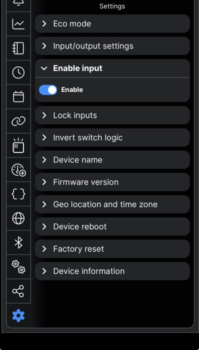 Appinställningar för enhet med alternativ som Eco mode, Input/output settings, och Enable input med aktiverad brytare.