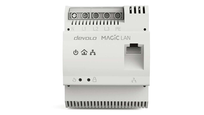 DIN-monterad Devolo Magic LAN-adapter med anslutningar för tre faser (L1, L2, L3) samt nätverksport för powerline-anslutningar.
