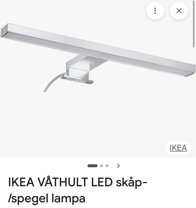 LED spegelbelysning för badrum, monterad med infästning och synlig sladd.