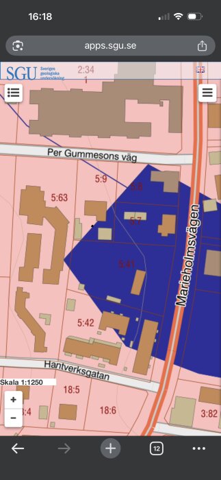Karta med områden markerade i olika färger vid Per Gummesons väg och Marieholmsvägen, visar byggnadsnummer och vägnamn.