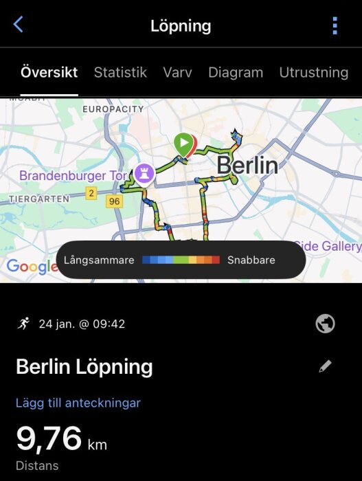 Löprunda på 9,76 km i Berlin, visas på karta med start och slut vid Brandenburg Tor. Distans och fart visas också.