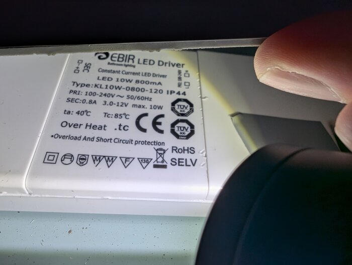 LED-drivdon från EBIR, modell KL10W-0800-120 IP44, visas i närbild med teknisk information och certifieringar.