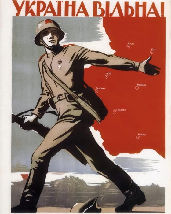 Sovjetisk propagandaposter med en soldat i uniform och hjälm framför en karta över Ukraina med texten "Ukraina är fri!".