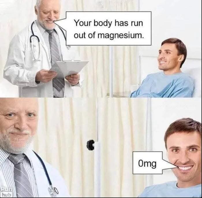 En läkare informerar en patient att hans kropp har slut på magnesium. Patienten svarar skämtsamt med "0mg" i form av en ordvits.