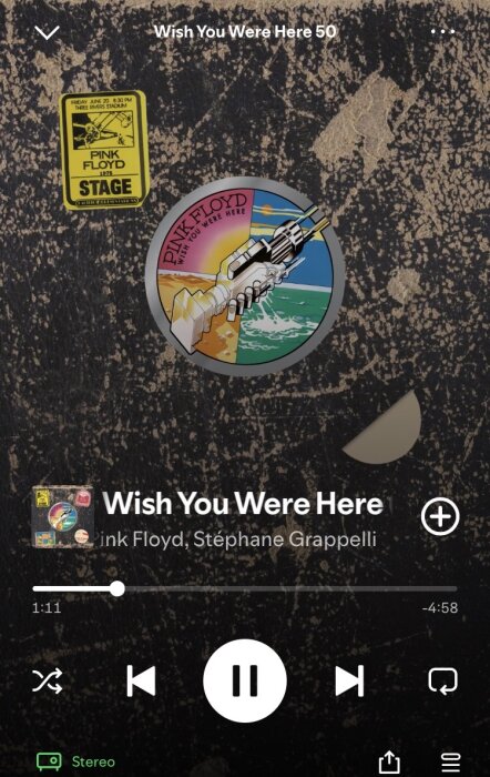 Spotify-skärm med Pink Floyds "Wish You Were Here" albumomslag och spelarkontroller i en musiktjänstapplikation.