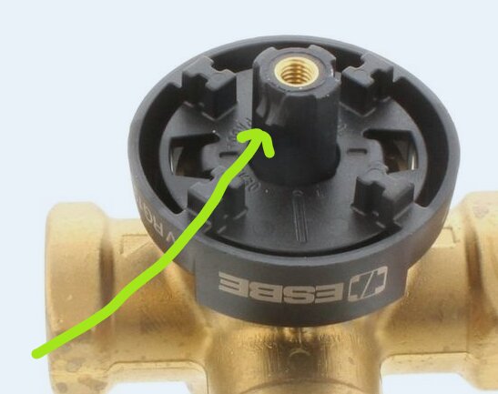 Ventil med axel som kan snurras 360 grader, med grön markering på den fasade delen, i metall och plastdesign.