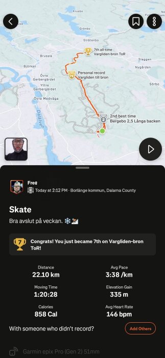 Skärmdump av kartapp som visar en rutt i Borlänge med information om avstånd, tid, kalorier, meddelande om plats 7, och personlig rekordnotering.