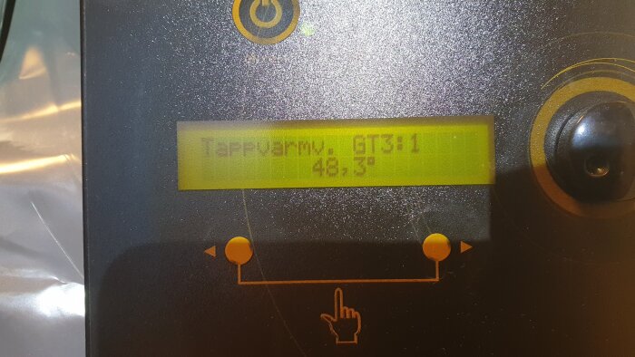 Display på värmepump visar "Tappvarmvatten, GT3:1, 48,3°C".