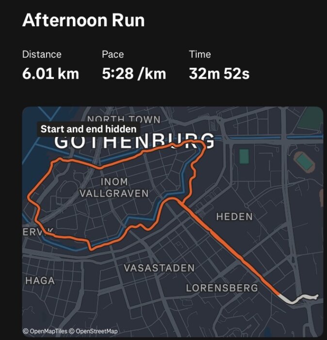 Karta över en löprunda i centrala Göteborg. Avstånd 6,01 km, tempo 5:28/km, tid 32:52. Rundans start och slutpunkt är dolda.