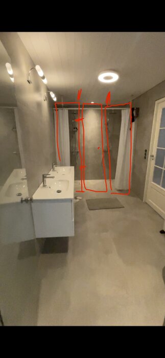 Badrum med dubbeldusch, markerade områden för glasväggar och dörr. Önskemål om takmontering av glasväggar utan sidofästen.