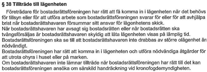 Text som beskriver tillträdesregler för en bostadsrättsförening, paragraf 38, om föreningens rätt att komma in i lägenheter för tillsyn och arbete.